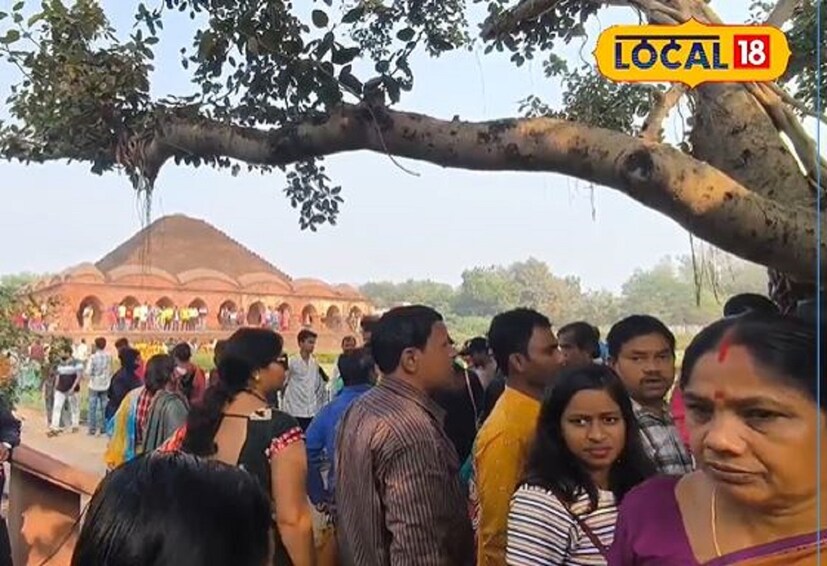 মোট তিনটি মন্দির ঘুরে দেখতে পারবেন পর্যটকেরা এই টিকিটের মাধ্যমে। এই তিনটি মন্দিরের মধ্যে অন্যতম হল জোড়বাংলা। (তথ্য: নীলাঞ্জন ব্যানার্জী)