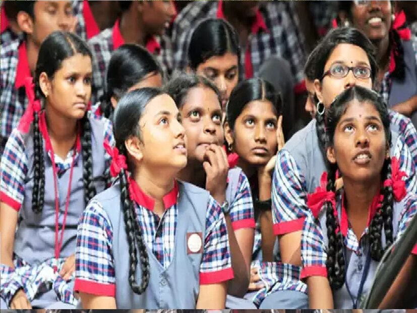 KVS-এ ভর্তির জন্য লটারি পদ্ধতি অনুসরণ করা হয়ে থাকে। যদি কারও নাম সিলেক্ট হয়, তাহলে তা স্কুলের অফিসিয়াল ওয়েবসাইটে আপলোড করা হবে এবং তারপরে তাদের KVS-এ ২০২৫-২৬ সেশনে ভর্তি করার জন্য সমস্ত নথি সহ অভিভাবকদের স্কুলে উপস্থিত হতে হবে।