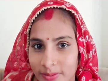 ১২ বছরের বড় পুরুষকে বিয়ের গল্প হার মানাবে সিনেমাকেও