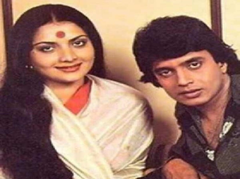 ১৯৭৯ সালে মিঠুন বিয়ে করেছিলেন হেলেনাকে। মাত্র চার মাসেই ভেঙে যায় সংসার। সেই বছর অভিনেত্রী যোগিতা বালীকে বিয়ে করেছিলেন মিঠুন।