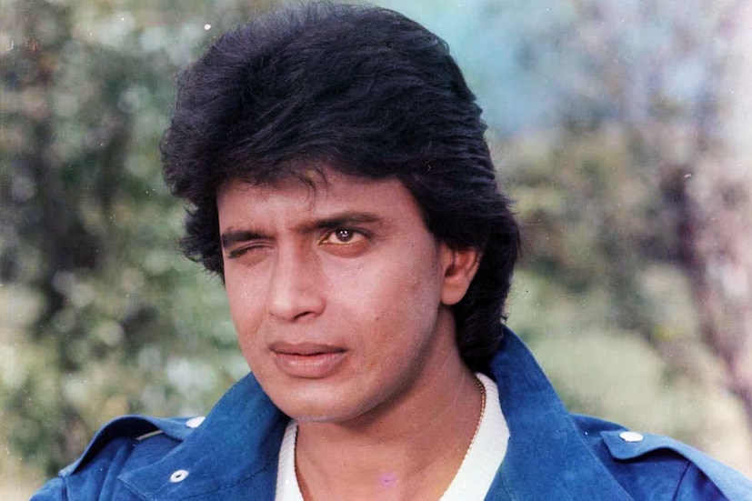 একজন কর্মকর্তা জানিয়েছেন যে এই ধরণের লঙ্ঘন মুম্বই পৌর কর্পোরেশন আইনের ৪৭৫এ ধারার আওতাধীন, যার ফলে জরিমানা এমনকি জেলও হতে পারে। নোটিশের জবাবে মিঠুন চক্রবর্তী তার অবস্থান বজায় রেখে ফ্রি প্রেস জার্নালকে বলেন, 'আমার কোনও বেআইনি নির্মাণ নেই। সময়ের আগে অবশ্যই উপযুক্ত জবাব দেওয়া হবে৷ অনেককে নোটিশ পাঠানো হয়েছে এবং আমরা আমাদের উত্তর পাঠাচ্ছি।'