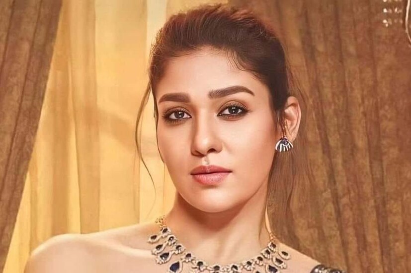 নয়নতারা কর্ণাটকের এক সাধারণ পরিবারে জন্মগ্রহণ করেন। আগে তাঁর নাম ছিল ডায়ানা মারিয়াম কুরিয়েন। তার বাবা কুরিয়েন কোডিয়াত্তু ছিলেন একজন সেনা কর্মকর্তা এবং মা ওমেন কুরিয়েন ছিলেন একজন গৃহিণী। নয়নতারা ২০০৩ সালে মালায়ালাম ছবি 'মানসিনাক্কারে' দিয়ে তাঁর অভিনয় জীবন শুরু করেন। অল্প সময়ের মধ্যেই তিনি তামিল এবং তেলেগু ছবির জন্য অফার পেতে শুরু করেন। ফাইল ছবি। 