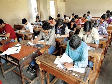 SSC: নবম-দশমে ২৩ হাজার, একাদশ-দ্বাদশে ১২ হাজারেরও বেশি! কোন বিষয়ে কত শূন্যপদ? শিক্ষক নিয়োগে ফের বড় ঘোষণা SSC: নবম-দশমে ২৩ হাজার, একাদশ-দ্বাদশে ১২ হাজারেরও বেশি! কোন বিষয়ে কত শূন্যপদ? শিক্ষক নিয়োগে ফের বড় ঘোষণা
