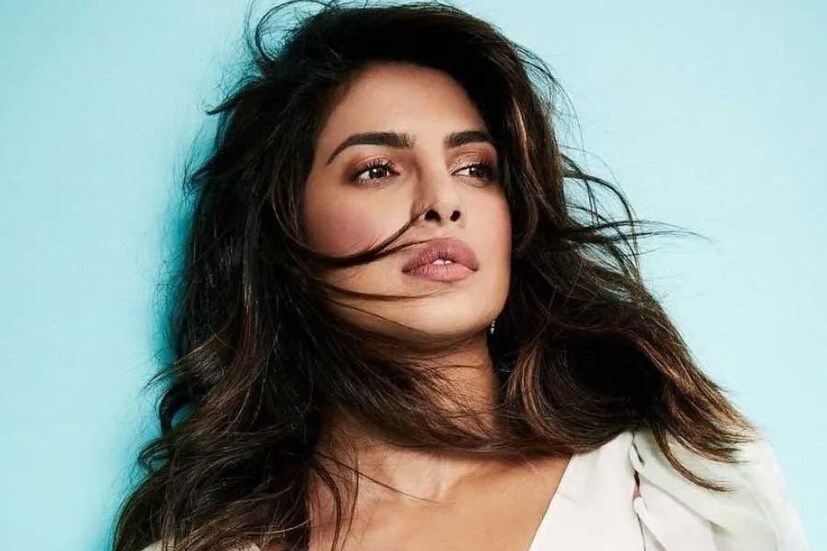 বলিউড থেকে হলিউডে পাড়ি দিয়েছেন তিনি। অভিনেত্রী প্রিয়াঙ্কা চোপড়ার আজ খ্যাতির কমতি নেই। মিস ওয়ার্ল্ড হওয়ার পর চলচ্চিত্রে কেরিয়ার শুরু করেছিলেন প্রিয়াঙ্কা চোপড়া। আজ সারা বিশ্বের মানুষের হৃদয়ে রাজত্ব করছেন তিনি।