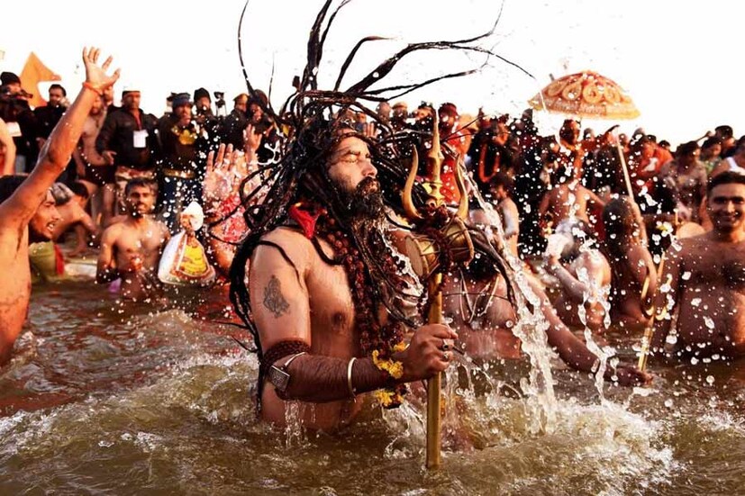 ১৩ জানুয়ারি থেকে শুরু হয়েছে মহাকুম্ভ। প্রয়াগরাজ প্রশাসনের দাবি, এখনও পর্যন্ত ১২ কোটিরও বেশি মানুষ মহাকুম্ভে এসেছেন। ২৯ জানুয়ারি ‘মৌনী অমাবস্যা’। সে দিন মহাকুম্ভে অনেক মানুষের সমাগম হবে বলে দাবি স্থানীয় প্রশাসনের