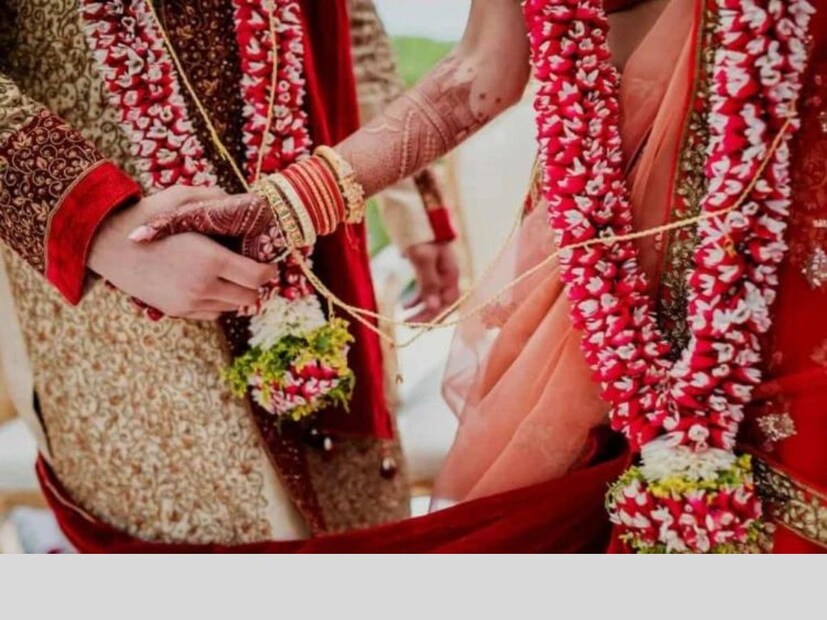ঘটনাটি ঘটেছে বিহারের ভাগলপুরে। মহা ধুমধাপের মধ্যে দিয়ে আর পাঁচটি বিয়ের মতোই বিয়ে হয় এক রাজস্থানী যুবকের। বিয়ের আসরেও চলে হাসি-ঠাট্টা-আনন্দ। বিয়েতে ওই যুবকের পাশাপাশি খুশি ছিলেন তার পরিবারের লোকজন। সকলেই দারুণ উৎসাহে নতুন কনেকে বরণ করে নেন।