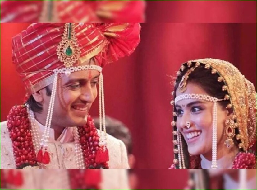 *রীতেশ এবং জেনেলিয়ার প্রেম 'তুঝে মেরি কসম' সিনেমার সেটে। ৯ বছর প্রেমের পর বিয়ে করেন এই জুটি। বিয়ের পর অভিনয় থেকে বিরতি নেন জেনেলিয়া। রীতেশ এবং জেনেলিয়ার দুই ছেলে। পরিবার ও সন্তানদের দেখাশোনার জন্য ১০ বছরেরও বেশি সময় ধরে সিনেমা থেকে দূরে ছিলেন। সংগৃহীত ছবি। 