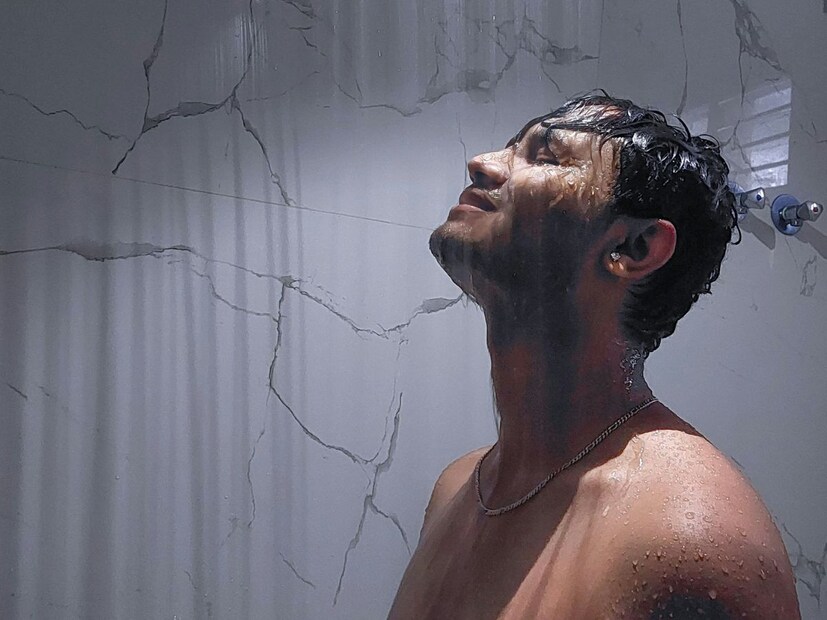 আজ এই প্রতিবেদনে শীতের স্নানের জন্য কিছু গুরুত্বপূর্ণ টিপস দেওয়া হল। এই নিয়মগুলি মানলে কনকনে হাড় কাঁপানো শীতেও স্নান করা সহজ হবে। আবার স্বাস্থ্য থাকবে টগবগে টাট্টু ঘোড়ার মতো।