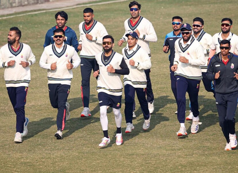 ১৩ বছর আগে ফিরোজ শাহ কোটলা স্টেডিয়ামে শেষবার রনজি খেলতে নেমেছিলেন কোহলি। এখন সেই কোটলা হয়েছে অরুণ জেটলি স্টেডিয়াম। সেখানে আবার দিল্লির জার্সিতে দেখা যাবে কোহলিকে।