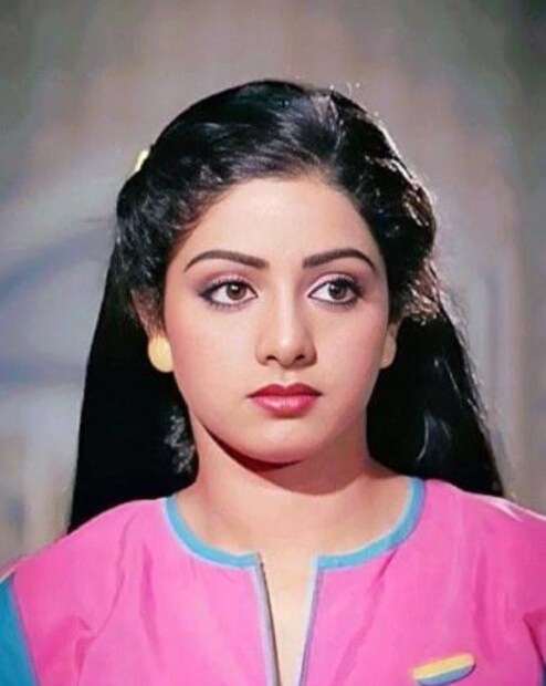 আদালতের নির্দেশে অবশেষে শ্রীদেবীকে হাজির হতে হয়, যেখানে তাঁকে দেখতে ইতিমধ্যেই ভিড় জমে গিয়েছিল। মজিদ মেমন তাঁর আত্মজীবনী 'মাই মেমোয়ার্স'-এ বলিউড তারকাদের নিয়ে এমন অনেক ঘটনার উল্লেখ করেছেন।
