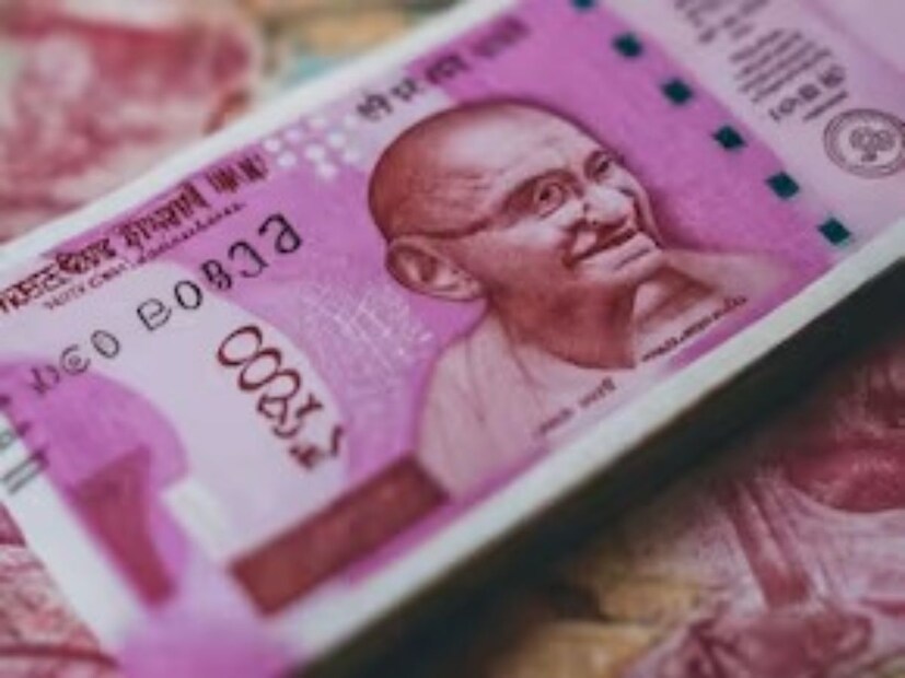 ১৯ মে, ২০২৩ তারিখে, রিজার্ভ ব্যাঙ্ক (RBI) ২,০০০ টাকার নোট প্রত্যাহারের ঘোষণা করেছিল। এই সময় দেশের মানুষকে এই নোটগুলি ব্যাঙ্কে বিনিময় এবং জমা করার জন্য নির্ধারিত সময় দেওয়া হয়।