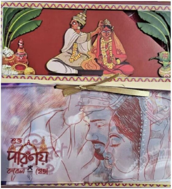 তাঁদের বিয়ের কার্ডে রয়েছে চমক৷ শ্বেতার সিঁথিতে সিঁদুর পরাচ্ছেন৷ এভাবে বিয়ের কার্ড ডিজাইন করেছেন তাঁরা৷ যা বেশ নজর কাড়া৷