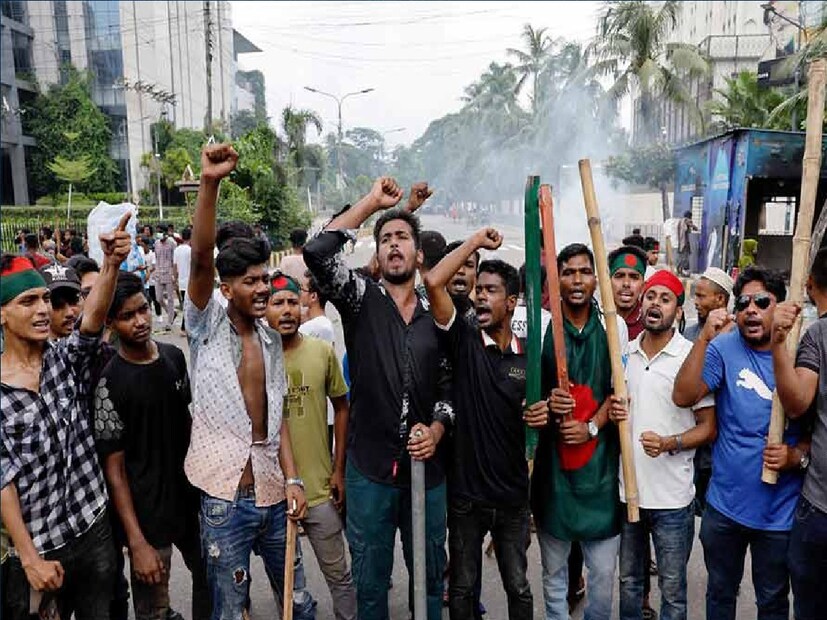 সরাসরি কোনও প্রতিবেশীর নাম উল্লেখ না করে তিনি বলেন, 'সীমান্তে আমাদের লোকজনকে হত্যা করবে না। আমরা প্রাপ্য জল পাব। এতে তো কোনও অসুবিধা নেই।'