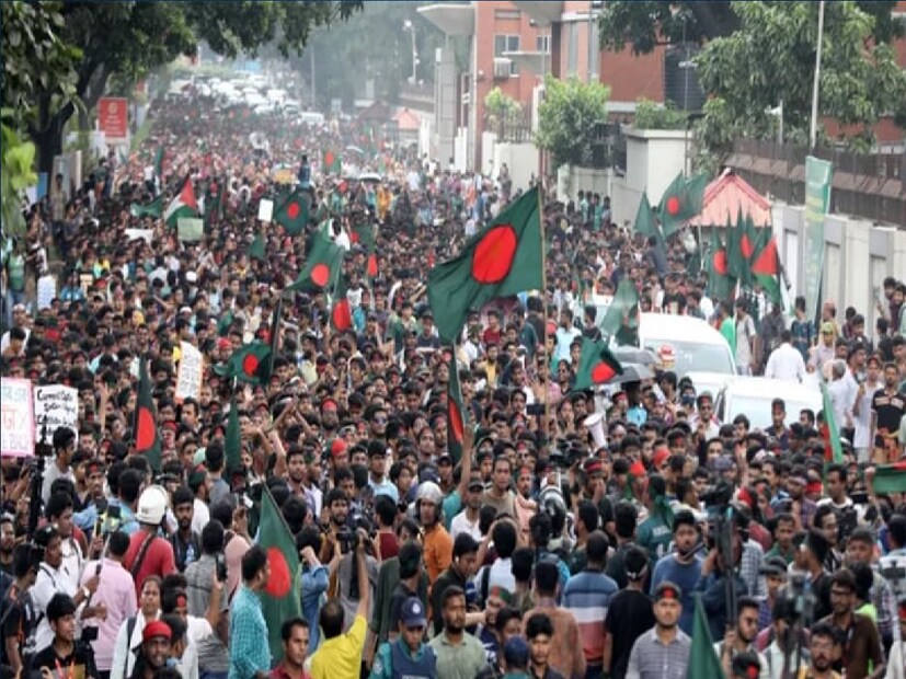  জুলাই বিপ্লব চলাকালীন 'গণহত্যা'র বিচারের জন্য হাসিনাকে প্রত্যর্পণের দাবি জানিয়ে ভারতকে কূটনৈতিক নোট পাঠিয়েছিল বাংলাদেশের বিদেশ মন্ত্রক।