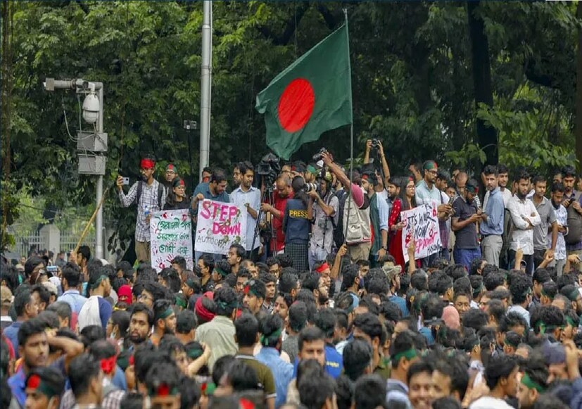 ইউনূস সরকারের সময় থেকেই দুই দেশের সম্পর্কে প্রভাব পড়েছে। নির্বাচনের পর যদি বিএনপি ক্ষমতায় আসে, তাহলে ভারতের সঙ্গে সম্পর্ক কেমন হবে তা নিয়ে প্রশ্ন রয়েছে বিশেষত, ক্ষমতায় আসার আগে থেকেই ভারতকে যেভাবে তারা আক্রমণ করছে। 
