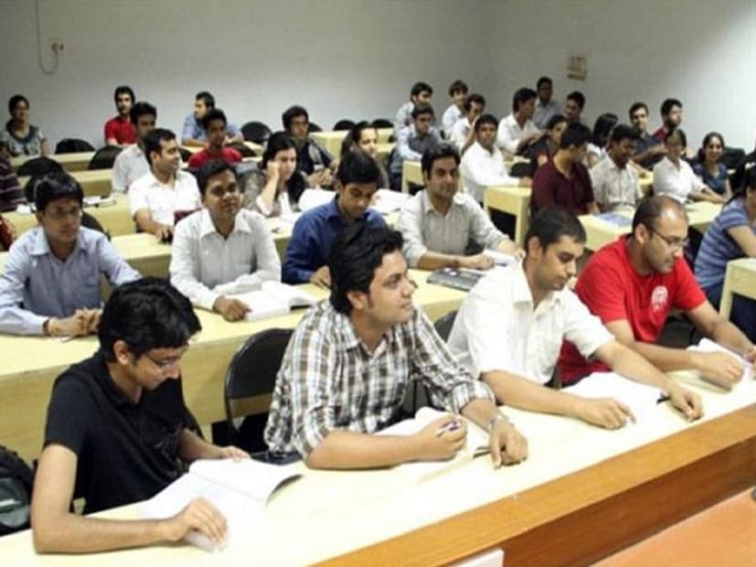 পশ্চিমবঙ্গে অবস্থিত Jadavpur University ৬৫.৩৯ স্কোর নিয়ে ৯ নম্বর স্থান দখল করেছে। তামিলনাড়ুতে অবস্থিত Vellore Institute of Technology ৬৪.৭৯ স্কোর নিয়ে ১০ নম্বর স্থান দখল করেছে।