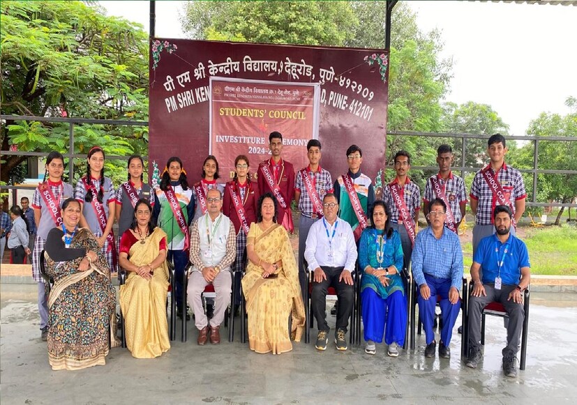 KVS-এ ২০২৫-২৬ সেশনে ভর্তির ফি - কেন্দ্রীয় বিদ্যালয়ের ফি কাঠামোর মধ্যে রয়েছে নামমাত্র ভর্তি ফি ২৫ টাকা এবং পুনরায় ভর্তি ফি ১০০ টাকা। টিউশনের জন্য, ক্লাস ১ থেকে ৮-এর জন্য কোনও ফি নেই। ক্লাস ৯ এবং ১০-এর শিক্ষার্থীর জন্য মাসিক টিউশন ফি হল ২০০ টাকা। অন্য দিকে, ক্লাস ১১ এবং ১২-এর জন্য এটি পরিবর্তিত হয়। শিক্ষার্থীদের কমার্স এবং আর্টসের জন্য ৩০০ টাকা এবং বিজ্ঞানের জন্য ৪০০ টাকা ফি ধার্য করা হয়। এর সঙ্গে, ক্লাস ১ থেকে ৩-এর জন্য ফি ছাড়া এবং ক্লাস ৪ এবং তার বেশির জন্য প্রতি মাসে ১০০ টাকার একটি কম্পিউটার ফি রয়েছে।