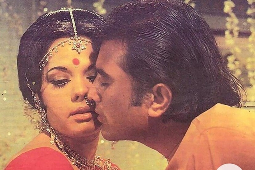 বলিউডের বিখ্যাত অভিনেত্রী মুমতাজ, যিনি তাঁর ক্যারিয়ারের শুরুতে বি গ্রেড ছবিতে কাজ করেছিলেন। এরপর তাঁকে ছোট ছোট চরিত্রে দেখা যায়। হিন্দি সিনেমার তারকারা তাঁকে উপেক্ষা করতেন। তিনি ইরানের অধিবাসী ছিলেন। অভিনেত্রীর ইরানি বাবা তাঁর জন্মের এক বছর পর তার মা হাবিব আগাকে ছেড়ে দিয়েছিলেন। এরপর মুমতাজের মা তাঁকে তাঁর বাবা-মায়ের বাড়িতে নিয়ে আসেন।