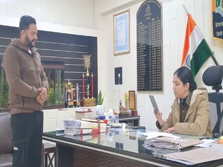 হন্তদন্ত হয়ে যুবক SP অফিসে এসে বললেন, 'ম্যাডাম, ১.০৫ লাখ কি ঠিক হল...?' সঙ্গে সঙ্গে শোরগোল!  