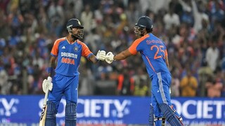 হার্দিক -শিভম জুটিতে উঠল রান Photo- AP 