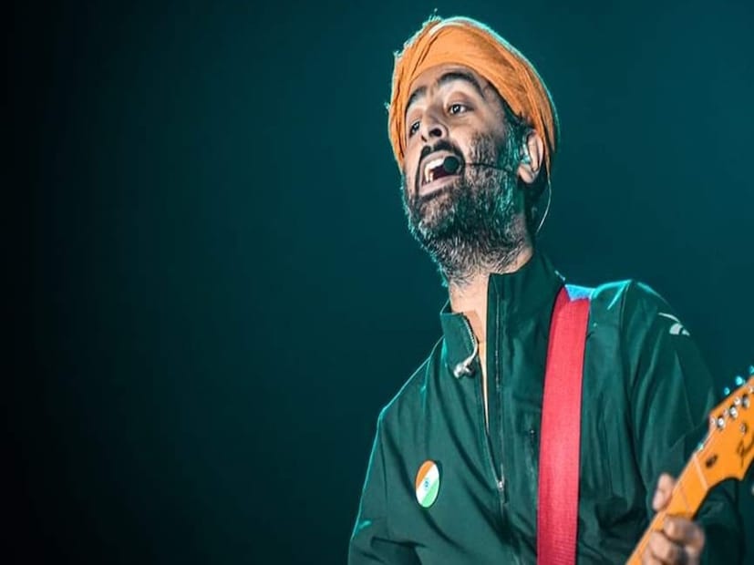 অরিজিতের ঘনিষ্ঠ সূত্রে আরও খবর, মুম্বইয়ের টিম নিয়ে ওখানে অরিজিৎ সিং তাঁর দ্বিতীয় ছবির শুটিংয়ে ব্যস্ত। তবে তাঁর দ্বিতীয় ছবিতে কারা কারা অভিনয় করছেন এবং ছবির মূল বিষয়বস্তু কী এই বিষয়ে অরিজিৎ সিং এবং তাঁর টিমের তরফ থেকে কোনও আভাস পাওয়া যায়নি এখনও পর্যন্ত।