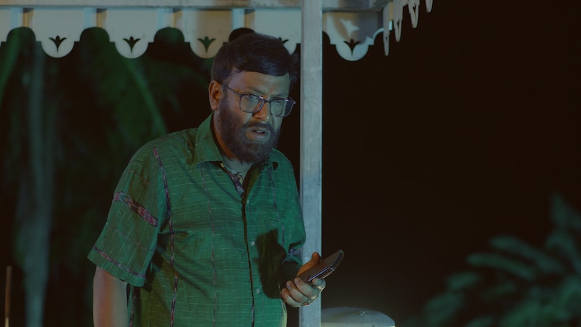 লেখক ও অভিনেতা অম্লান মজুমদার আবার বলছেন, “যখনই কিছু লিখেছি, চেষ্টা করেছি একটা সামাজিক বার্তা দিতে। ভাগাড় কাণ্ড নিয়ে ‘ভাগাড়’ কিংবা ধর্ষণের বিরুদ্ধে প্রতিবাদের গল্প ‘শক্তিরূপেণ’ এর জ্বলন্ত উদাহরণ। ঠিক তেমনই এই কাহিনি ‘@ফলোয়ার্স’। ক্লিক-এর সঙ্গে এটি আমার ষষ্ঠ ছবি।”