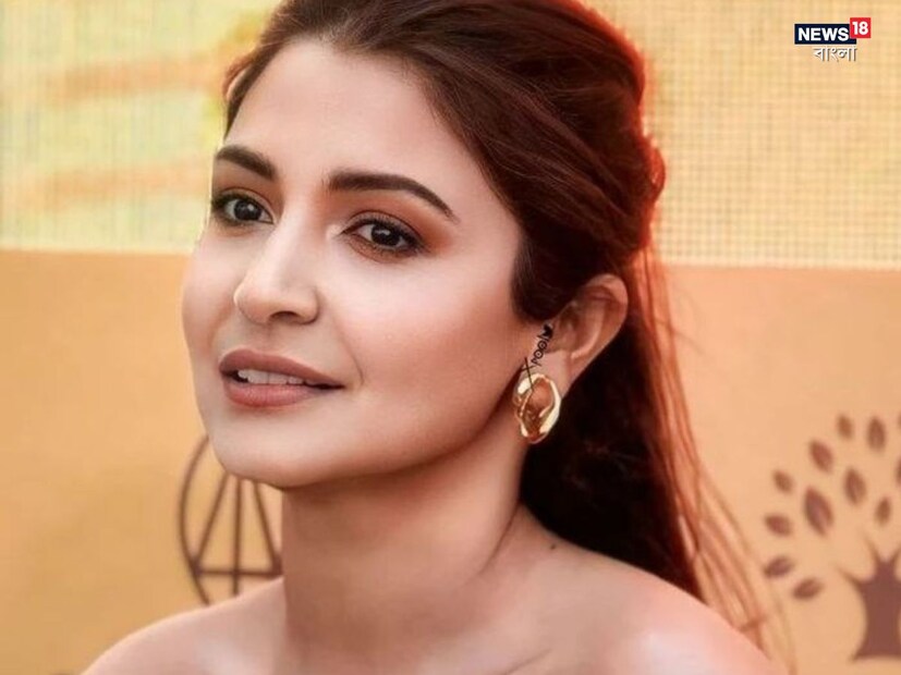 আজ আমরা আপনাকে বলিউডের এমন এক নায়িকার কথা বলব, যিনি রুপালি পর্দা থেকে দূরত্ব বজায় রেখেছেন। অভিনেত্রী শাহরুখ খানের চলচ্চিত্র দিয়ে আত্মপ্রকাশ করেন এবং তারপর আমির খান-সালমান খানের সাথে ব্লকবাস্টার চলচ্চিত্র উপহার দেন। আশ্চর্যের বিষয়, গত ৭ বছরে তাঁর একটিও ছবি মুক্তি পায়নি। তার নাম আনুষ্কা শর্মা।