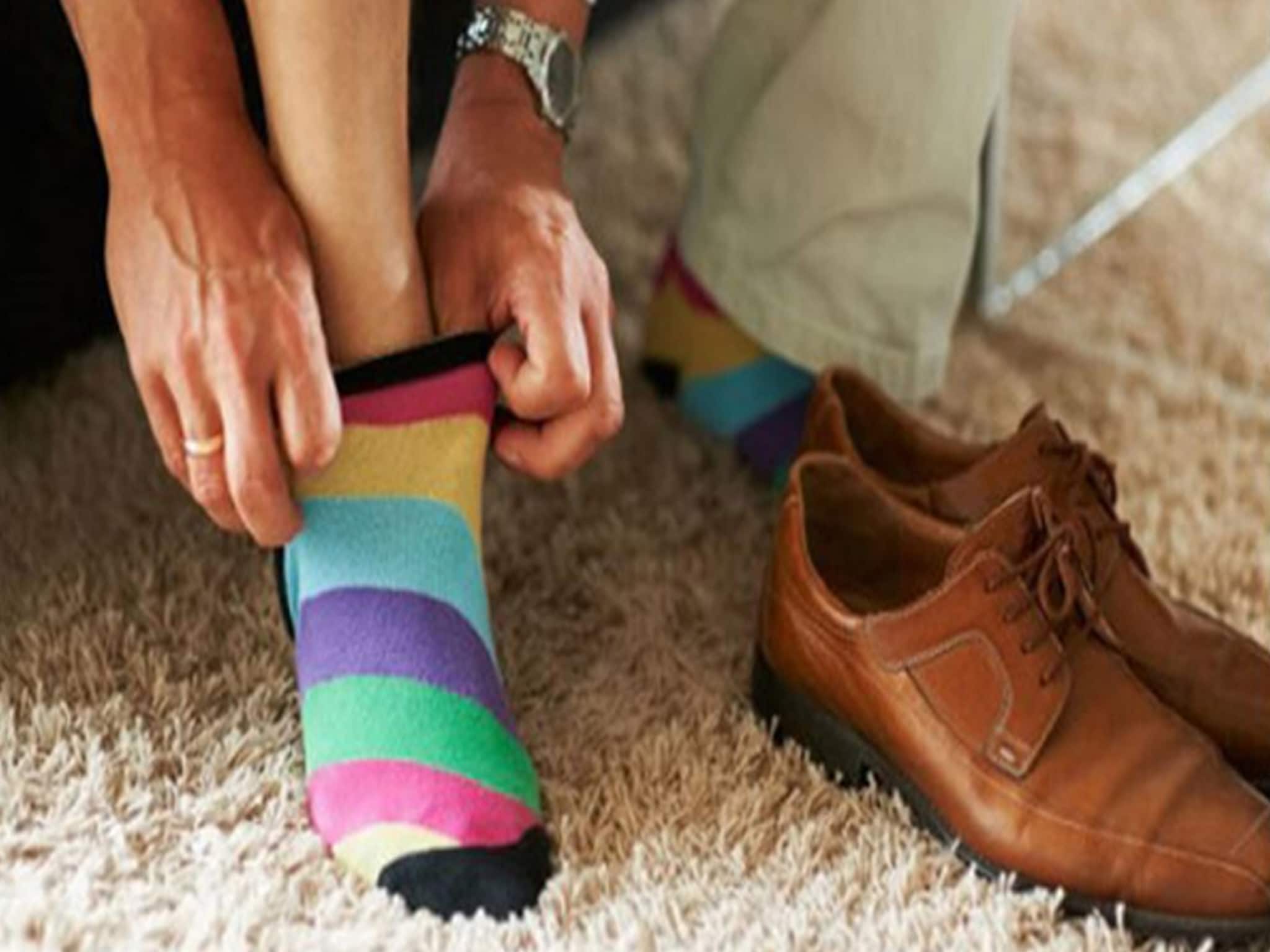 মোজা পরলেই পায়ে বোঁটকা দুর্গন্ধে অন্নপ্রাশনের ভাত উঠে আসছে? বড় রোগ থেকে বাঁচুন