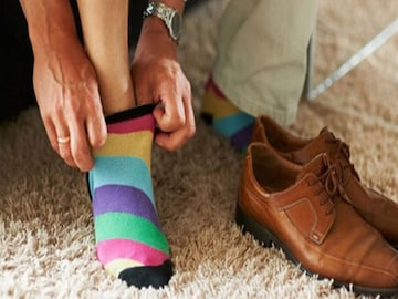 মোজা পরলেই পায়ে বোঁটকা দুর্গন্ধে অন্নপ্রাশনের ভাত উঠে আসছে? বড় রোগ থেকে বাঁচুন মোজা পরলেই পায়ে বোঁটকা দুর্গন্ধে অন্নপ্রাশনের ভাত উঠে আসছে? বড় রোগ থেকে বাঁচুন