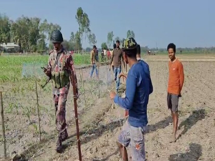 কাঁটাতার দেওয়া নিয়ে গত কয়েকদিন ধরেই মালদহের বৈষ্ণবনগরের সুখদেবপুরে উত্তেজনার পরিস্থিতি তৈরি হয়েছে৷ এবার কোচবিহারের মেখলিগঞ্জেও একই ঘটনা ঘটল৷ 