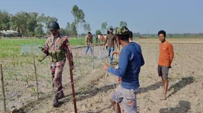 উল্লেখ্য, গত ৮ জানুয়ারিতে আগেও উত্তপ্ত হয়ে ওঠে শুকদেবপুর সীমান্ত। সেখানে ভারতীয় সীমান্তে কাঁটাতার তৈরিতে বাধা দেয় বিজিবি এবং বাংলাদেশি দুষ্কৃতীরা। এরপর থেকে সীমান্তে কাঁটাতারের বেড়া তৈরীর কাজ থমকে রয়েছে। সীমান্তে উত্তেজনার মধ্যেই আজ নতুন করে হাঙ্গামায় অগ্নিগর্ভ পরিস্থিতি।