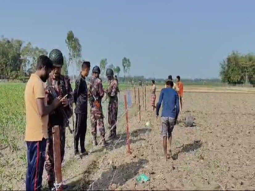 জমি অধিগ্রহণ নিয়েও সমস্যা ছিল। বিএসএফ-বিজিবি দীর্ঘ আলোচনার পরে জটিলতা কাটিয়ে অবশেষে কাঁটাতারের বেড়া দেওয়ার কাজ শুরু হয়েছে। কিন্তু গ্রামবাসীদের চাপে পড়ে সীমান্ত রক্ষা বাহিনী কাঁটাতার দিতে পিছু হটছে। এখন দেখার গ্রামবাসীদের এই দাবি মেনে নেয় কি না সীমান্ত রক্ষী বাহিনী।