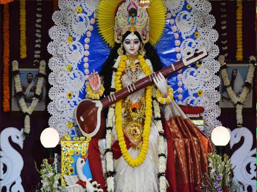 *শিক্ষা, শিল্পকলা এবং সঙ্গীতের দেবী সরস্বতী। শাস্ত্র অনুযায়ী কিছু কাজ আছে, যা সরস্বতী পুজোর দিন একেবারেই করতে নেই। এতে বিদ্যার দেবী আমাদের ওপর রুষ্ট হন এবং জীবনে নানা সমস্যার সম্মুখীন হতে হয়। সরস্বতী পুজোয় কোন কোন কাজ করবেন না? জানুন... সংগৃহীত ছবি। 