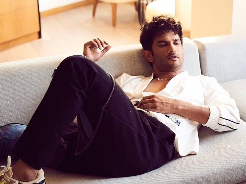 বলিউডের সাম্রাজ্যে নিজের জায়গা পাকা করে ফেলেছিলেন। অথচ কম বয়সেই সমস্ত কাজ বাকি রেখেই পৃথিবী থেকে বিদায় নিতে হয়েছিল তাঁকে। আসলে ২০২০ সালের ১৪ জুন মুম্বইয়ে নিজের বাসভবনেই মৃত অবস্থায় উদ্ধার করা হয়েছিল সুশান্তকে। আর তাঁর এহেন মর্মান্তিক মৃত্যু মেনে নিতেই পারেননি কেউ। এমনকী আজও সুশান্তের মৃত্যুর বিচার চেয়ে লড়াই করছে তাঁর পরিবার। 