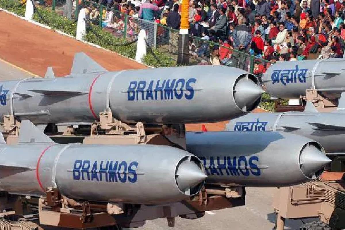 BrahMos Missile deal: চিনকে রুখতে বন্ধু দেশকে হাজার কোটির মিসাইল দিচ্ছে ভারত! ভয়ে কাঁপবে পাকিস্তান-বাংলাদেশও