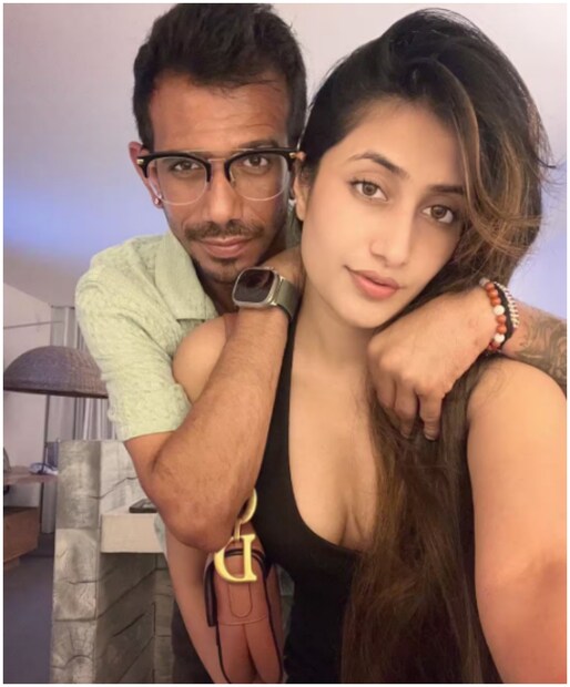২০২০ সালে তাঁদের বিয়ে। তার পর থেকে একাধিকবার তাঁদের বিয়ে ও বিচ্ছেদ নিয়ে জল্পনা ছড়িয়েছে। তবে এবার জল যে অনেকদূর গড়িয়েছে তা প্রায় পরিষ্কার। ইনস্টাগ্রামে চাহাল আনফলো করেন ধনশ্রীকে। তার পর থেকে সেই জল্পনা উস্কে যায়।