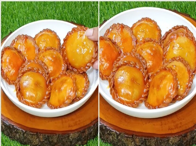 *একটি পাত্রে কাজু, আমন্ড-সহ বাদাম গুলো ভেজে নিতে হবে কুচিকুচি করে কেটে নিয়ে ভাজতে হবে। এরপর পুরের জন্য খোয়া তৈরি করে নিতে হবে কিংবা কিনে আনতে হবে খোয়া। এরপর বাদাম, খোয়ার মধ্যে দিয়ে ভালভাবে মিশিয়ে নিতে পারেন। ফাইল ছবি। 
