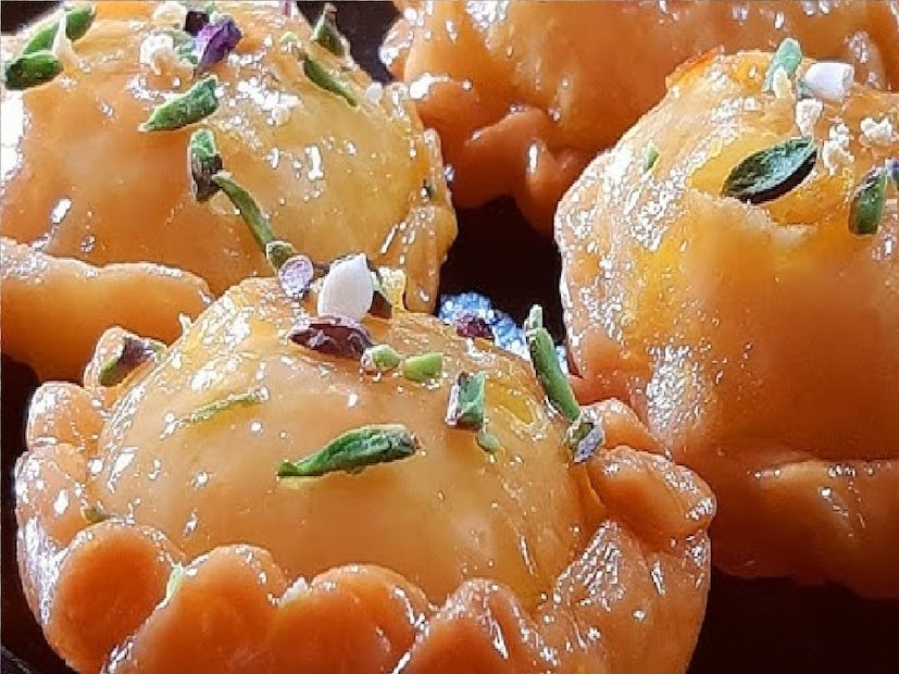 অতিরিক্ত মিষ্টি খাবার এড়িয়ে চলুন (Sweet Food) যদি আপনি মিষ্টি খেতে ভালোবাসেন এবং ক্যাভিটির সমস্যায় ভুগছেন, তাহলে এখন থেকেই এই খাবার থেকে দূরে থাকুন। অতিরিক্ত মিষ্টি খেলে দাঁতে ক্যাভিটি আরও বৃদ্ধি পেতে পারে, ফলে সমস্যা আরও বেড়ে যেতে পারে।