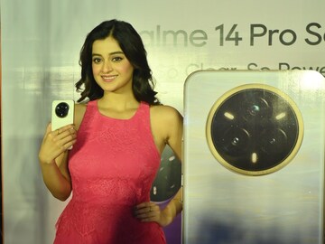 রঙ বদলানো দুর্দান্ত স্মার্টফোন! Realme 14 Pro সিরিজের বিক্রি শুরু, ফিচার ও দাম দেখে নিন
