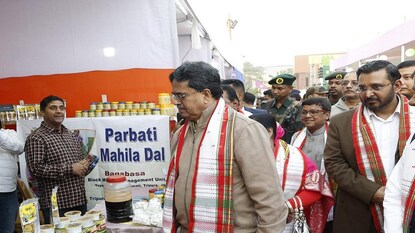 ত্রিপুরার মুখ্যমন্ত্রী ডা. মানিক সাহা ত্রিপুরার মুখ্যমন্ত্রী ডা. মানিক সাহা