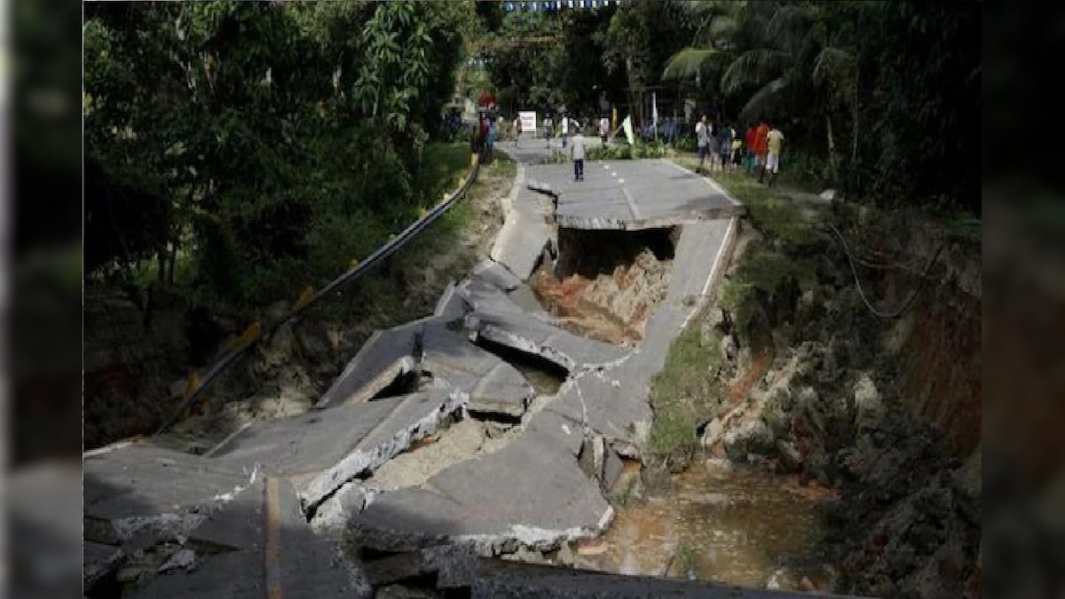 Earthquake News Today: রাস্তা ভেঙে ঢুকেছে পাতালে, বহুতলে চওড়া চওড়া ফাটল! ফিলিপাইনসের শক্তিশালী ভূমিকম্পের হাড়হিম ছবি