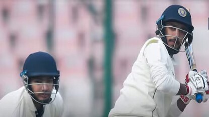 ১৪৭ বলে ট্রিপল সেঞ্চুরি! হিমশিম খেল বোলাররা ১৪৭ বলে ট্রিপল সেঞ্চুরি! হিমশিম খেল বোলাররা