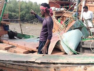 ভারতীয় মৎস্যজীবীকে হত্যা বাংলাদেশের