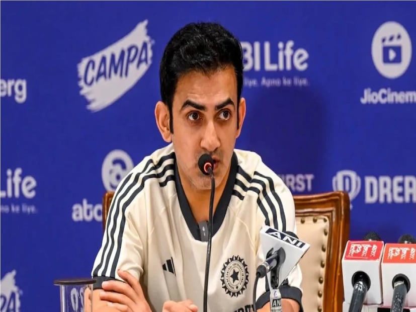 মঙ্গলবার ভারতীয় হেড কোচ গৌতম গম্ভীরের সঙ্গে ওভালের প্রধান গ্রাউন্ডসম্যান লি ফর্টিসের সঙ্গে একটি উত্তপ্ত বাক্য বিনিময় হয়। সংবাদমাধ্যমে প্রকাশিত প্রতিবেদন অনুযায়ী, গৌতম গম্ভীর কিউরেটরকে বলেন, “আমাদের কী করা উচিত সেটা তুমি বলে দেবে না’। 