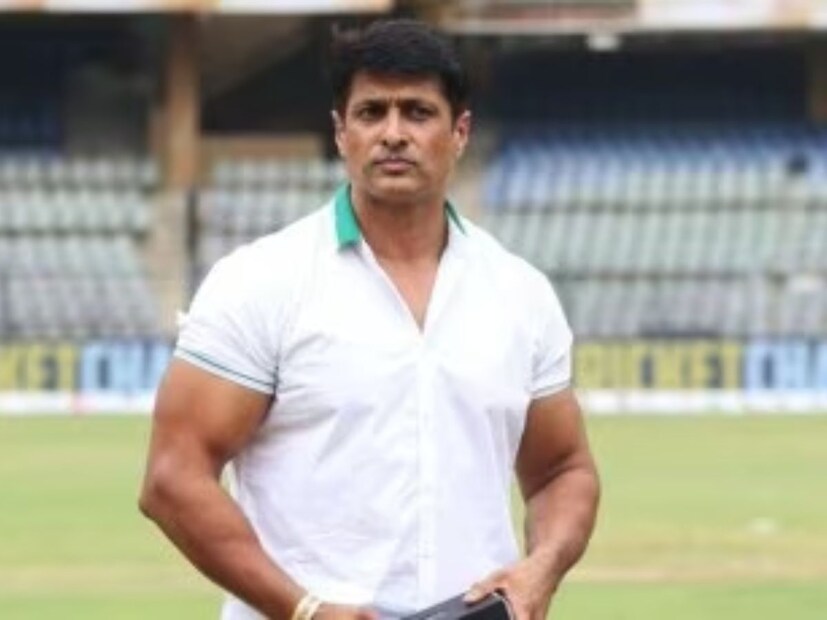 তিনি সলিল আনকোলা। ১৯৯৬ সালের ক্রিকেট বিশ্বকাপে ভারতের প্রতিনিধিত্ব করেছিলেন সলিল। তবে মাত্র ২৮ বছর বয়েসেই চোটের কারণে তাঁকে ইতি টানতে হয় ক্রিকেট কেরিয়ারে। এরপরেই তাঁর অভিনয় জগতে প্রবেশ।