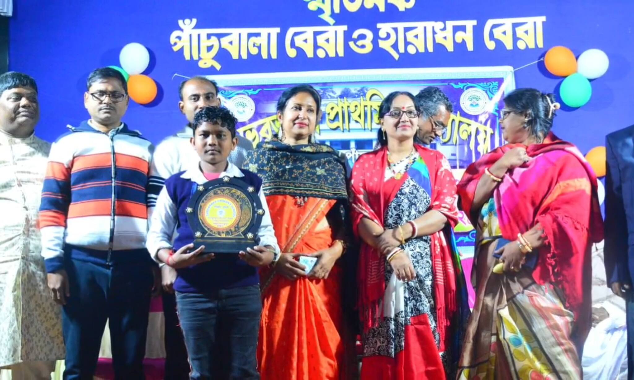 মেলে বর্ষসেরা পড়ুয়ার পুরস্কার! এই প্রথামিক স্কুলে পড়াতে দারুন উৎসাহী অভিভাবকরা