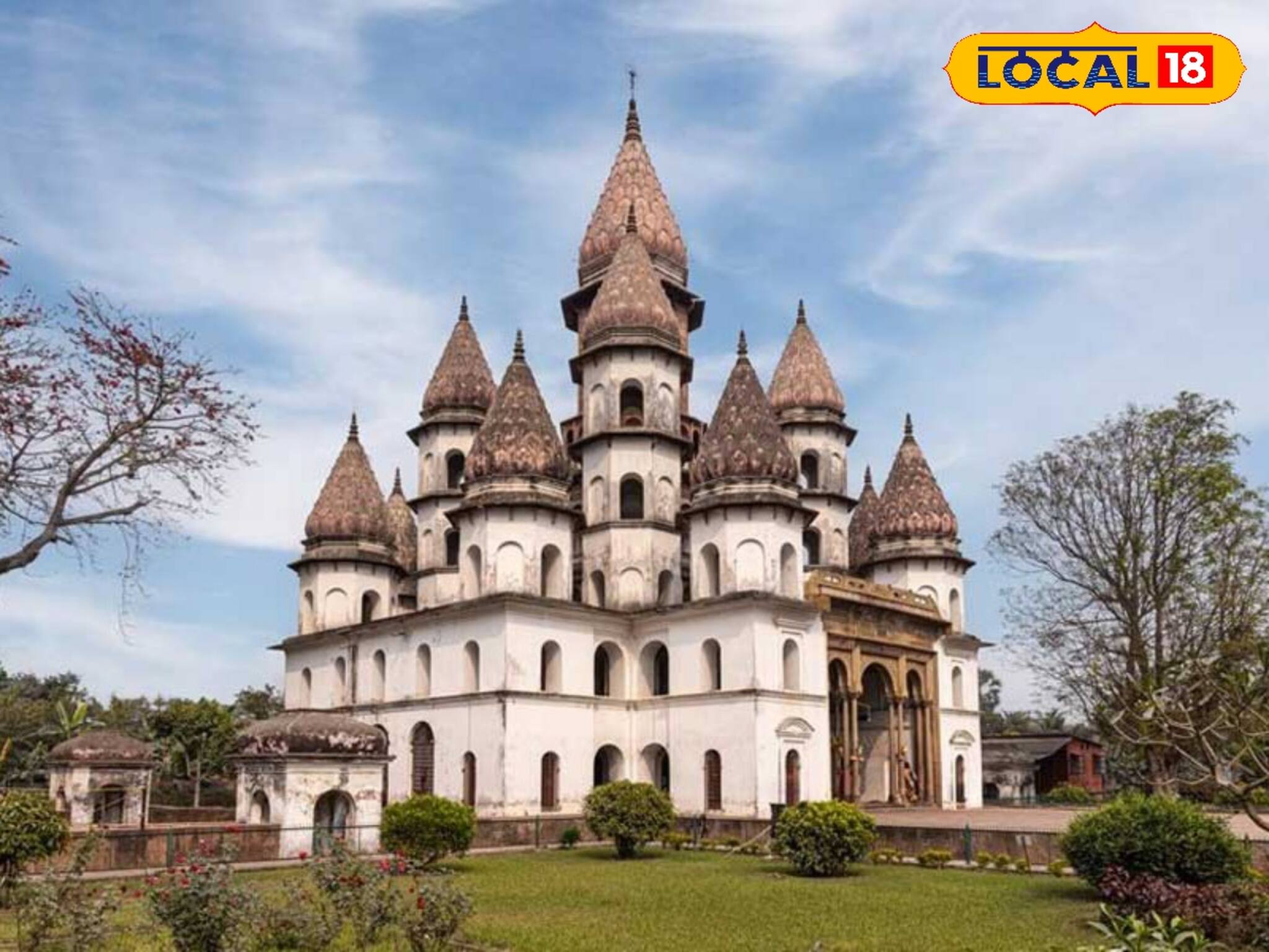 নতুন বছরে বিদেশি পর্যটকদের ভিড় হংসেশ্বরী মন্দিরে! ভারতীয় সংস্কৃতিতে মুগ্ধ তাঁরা