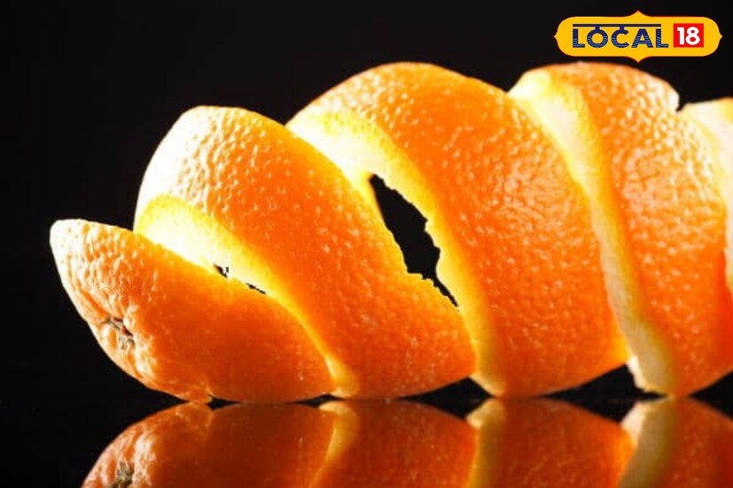 কমলালেবুর খোসা  ব্যবহার করা যেতে পারে বিভিন্ন খাবারে। রান্নার তেল বা ভিনিগার কমলার গন্ধে জারিয়ে নেওয়া যেতে পারে কমলার খোসা ব্যবহার করে। তাতে যে খাবারে ওই তেল বা ভিনিগার ব্যবহার করবেন, তাতে অন্য রকম স্বাদ এবং গন্ধ পাওয়া যাবে। 