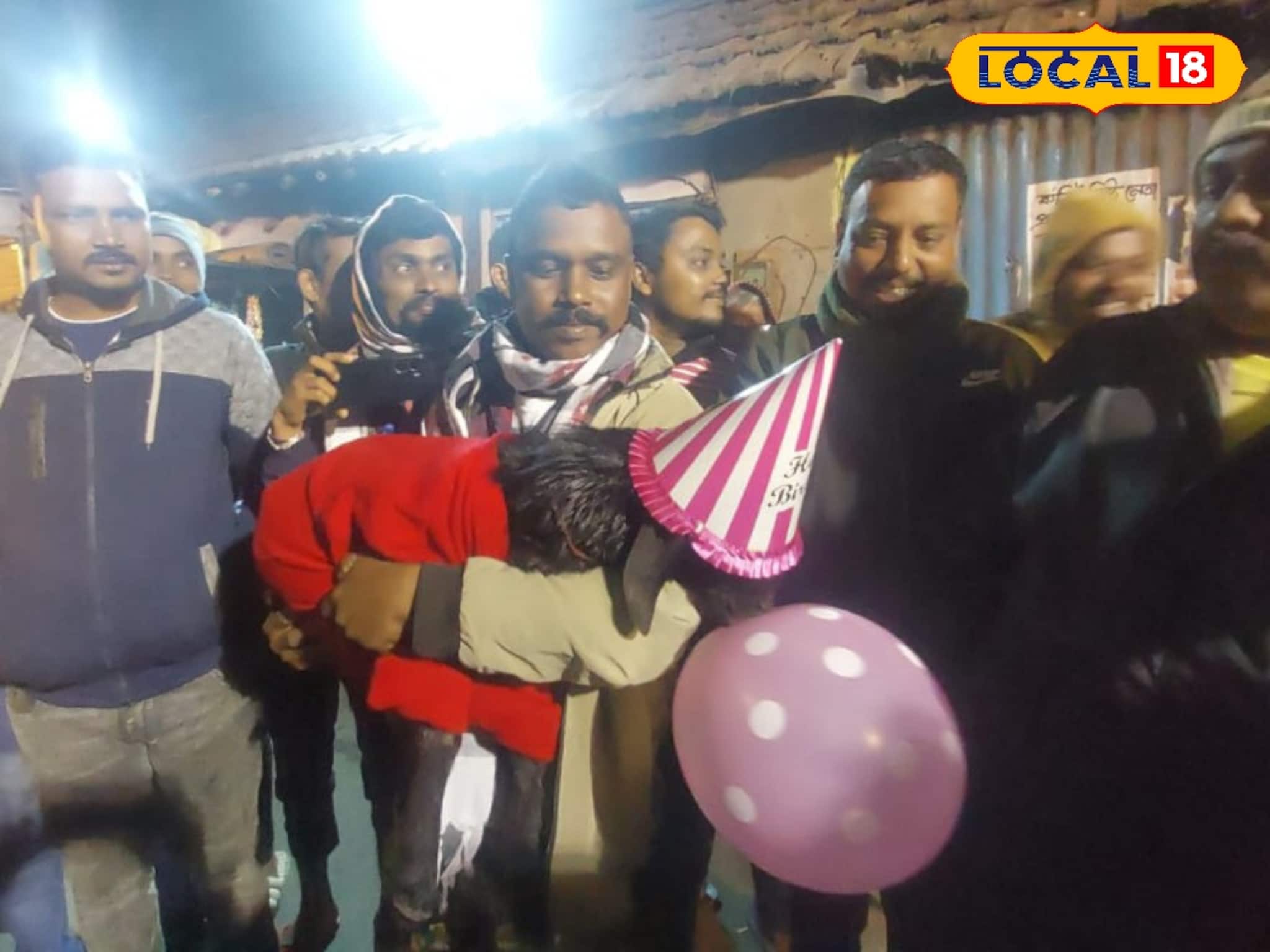 মাথায় টুপি, সামনে কেক,পোষ্য ছাগলের জন্মদিনে এলাহি আয়োজন