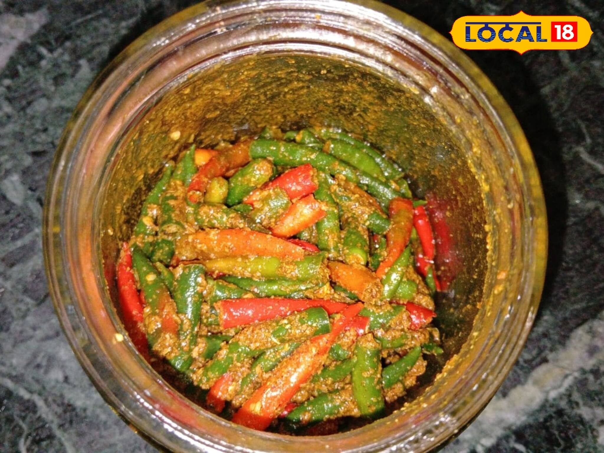 ভাত হোক বা পরোটা, একবার খেলেই বারবার চাইবেন! চটজলদি বানিয়ে নিন কাঁচালঙ্কার আচার